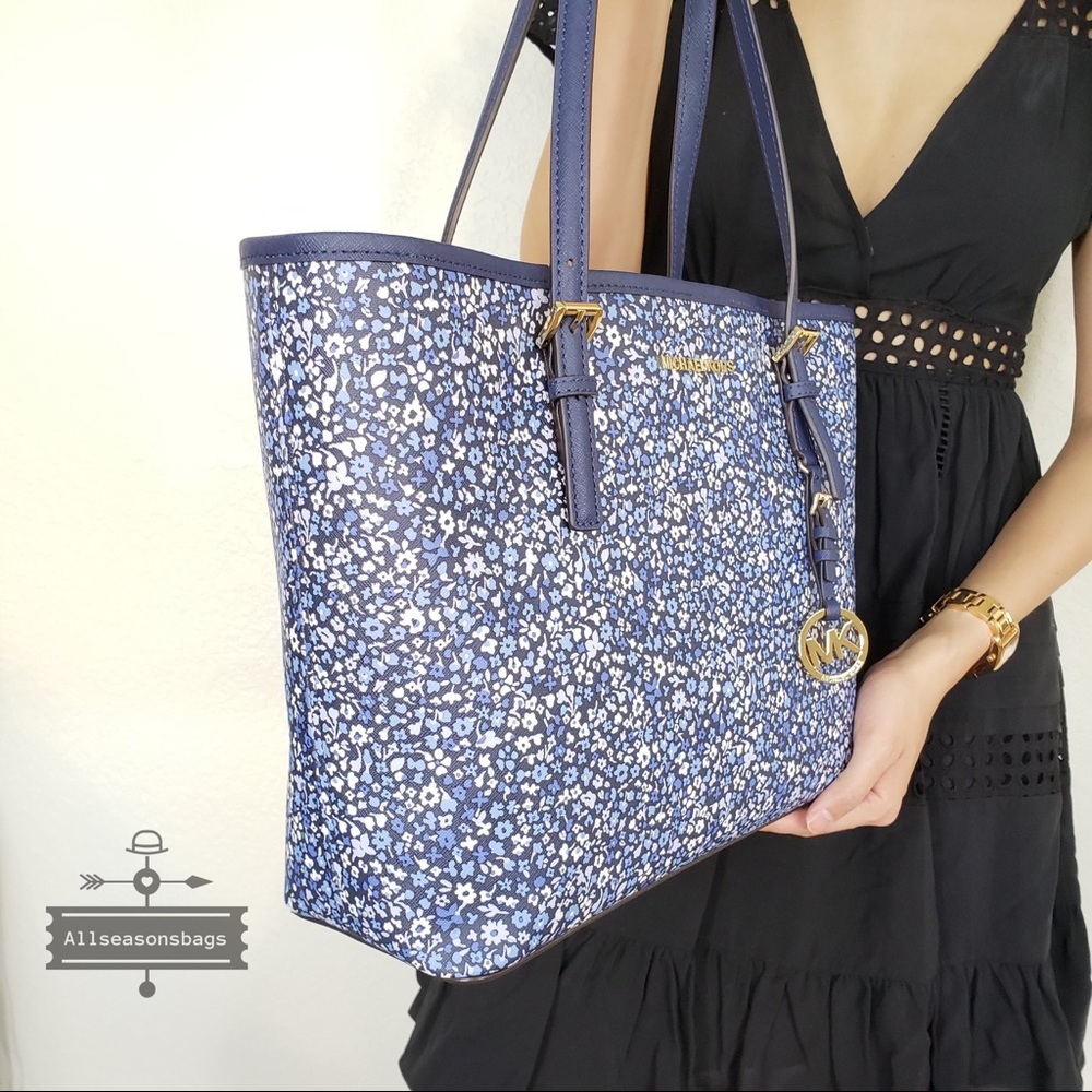 NWT Michael Kors Jet set travel carryall tote navy - Picture 4 of 6